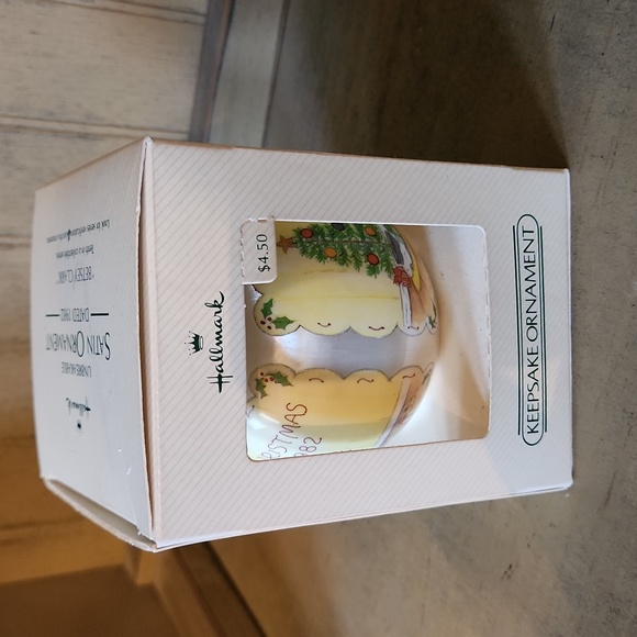 Hallmark 1982 Betsy Clark 10th in the Series Satin Unbreakable Ornament - Picture 4 of 7